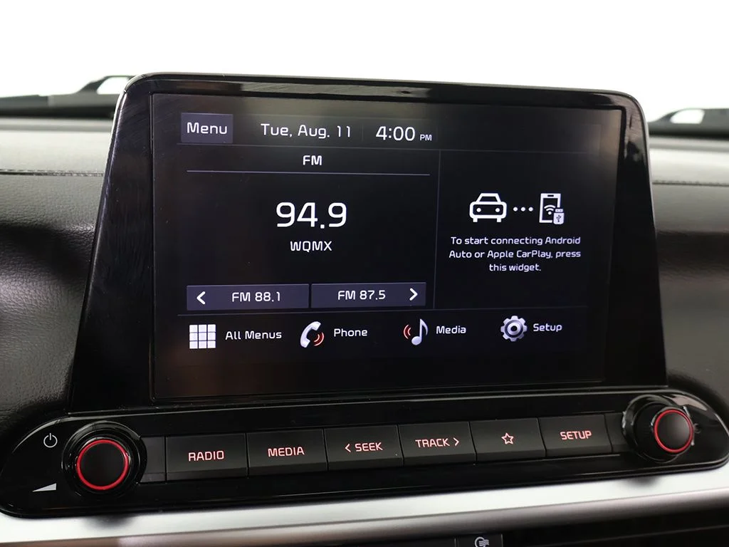 Used 2022 White Kia LXS image 40
