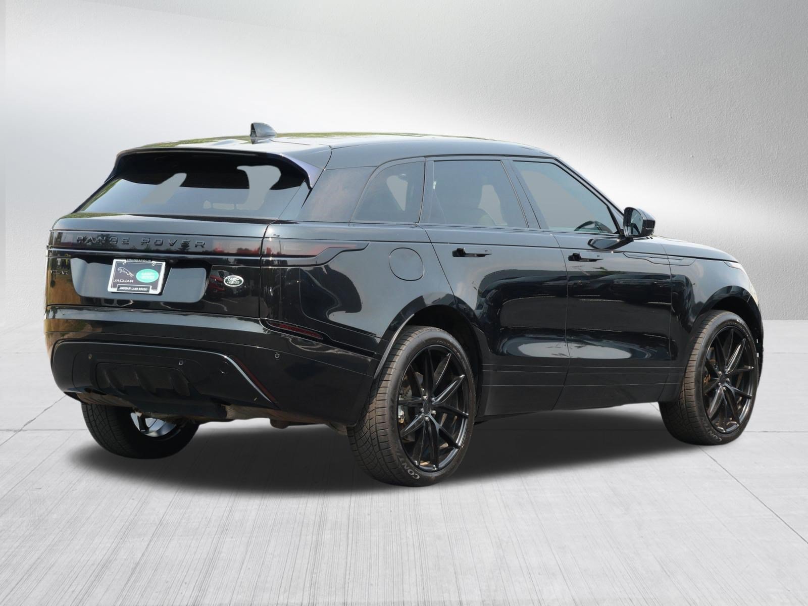 Used 2023 Santorini Black Metallic Land Rover R-Dynamic S image 5