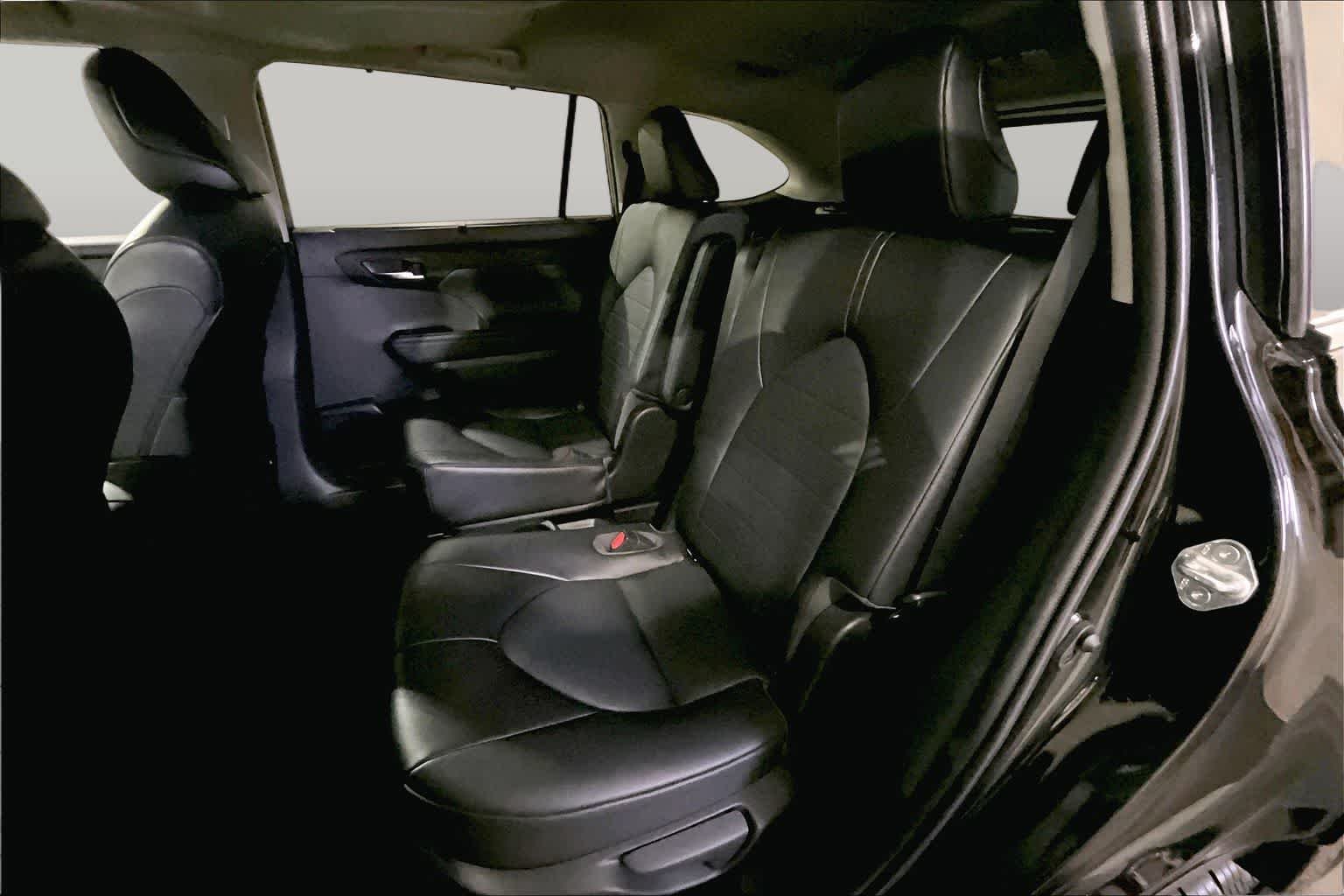 Used 2022 Midnight Black Metallic Toyota XLE image 38