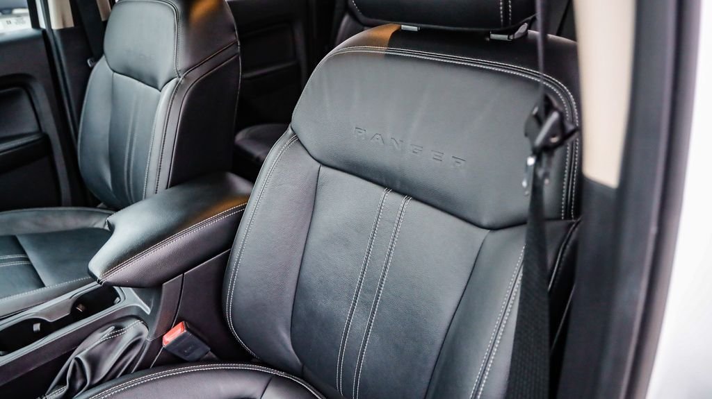Used 2019 Oxford White Ford Lariat image 29