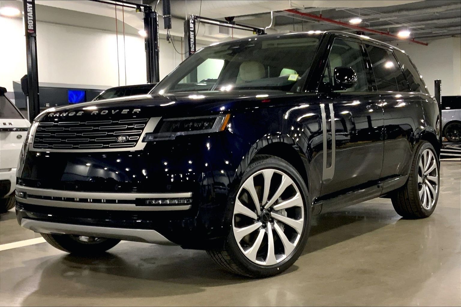 2026 Land Rover Range Rover 4.4 SE SWB's photo