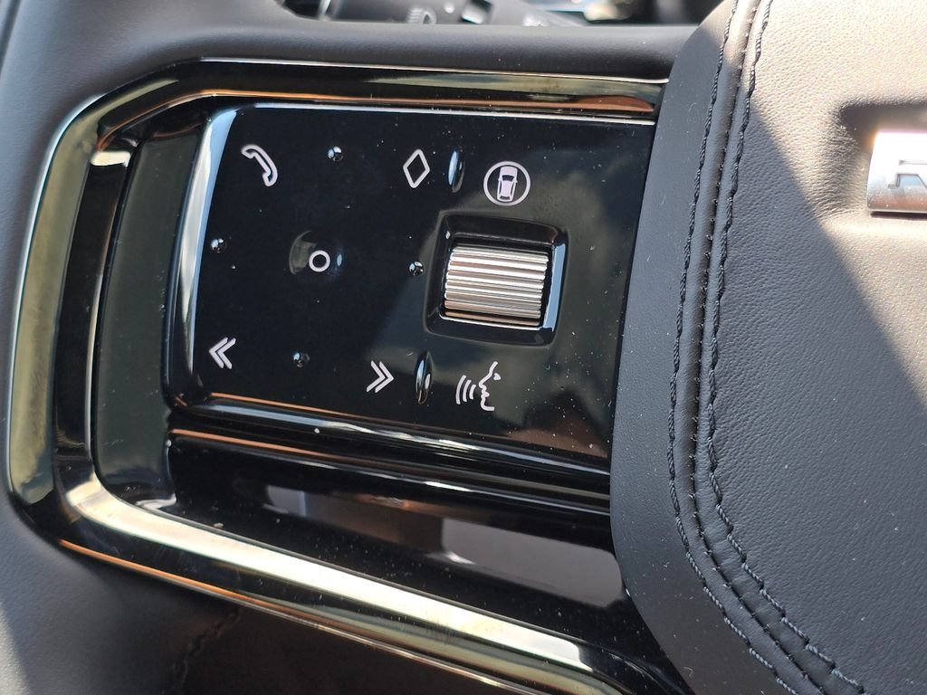 New 2026 Fuji White Land Rover Dynamic se image 26