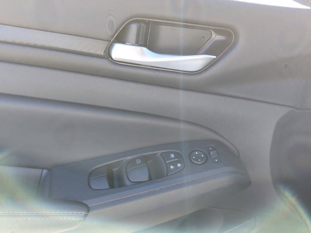 Used 2025 Brilliant Silver Metallic Nissan 2.5 SV image 14