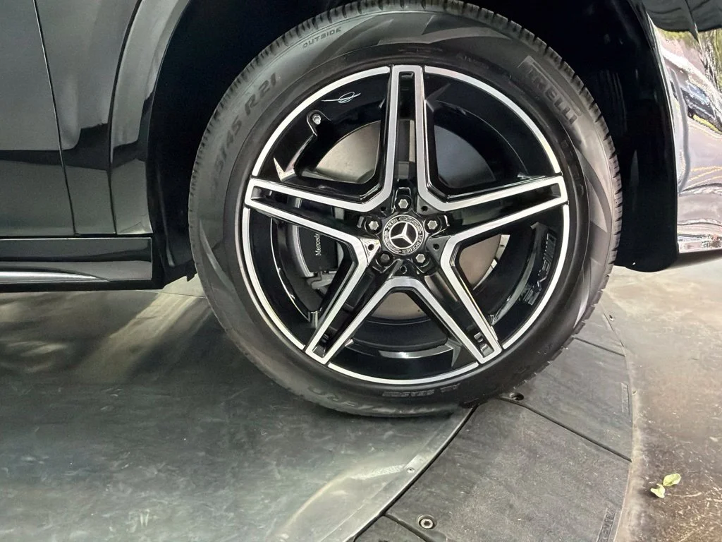 New 2027 Black Mercedes-Benz GLS 450 image 9