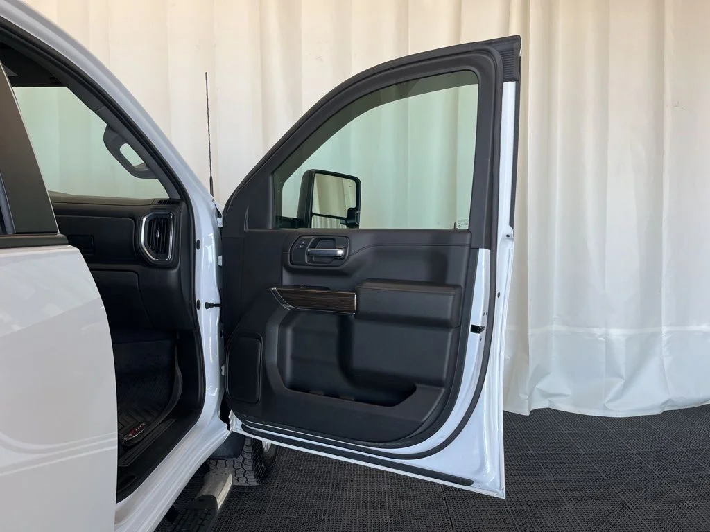Used 2023 White Chevrolet LT image 17