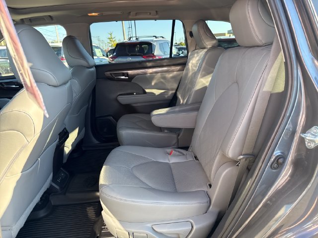 Used 2022 Gray Toyota Platinum image 14