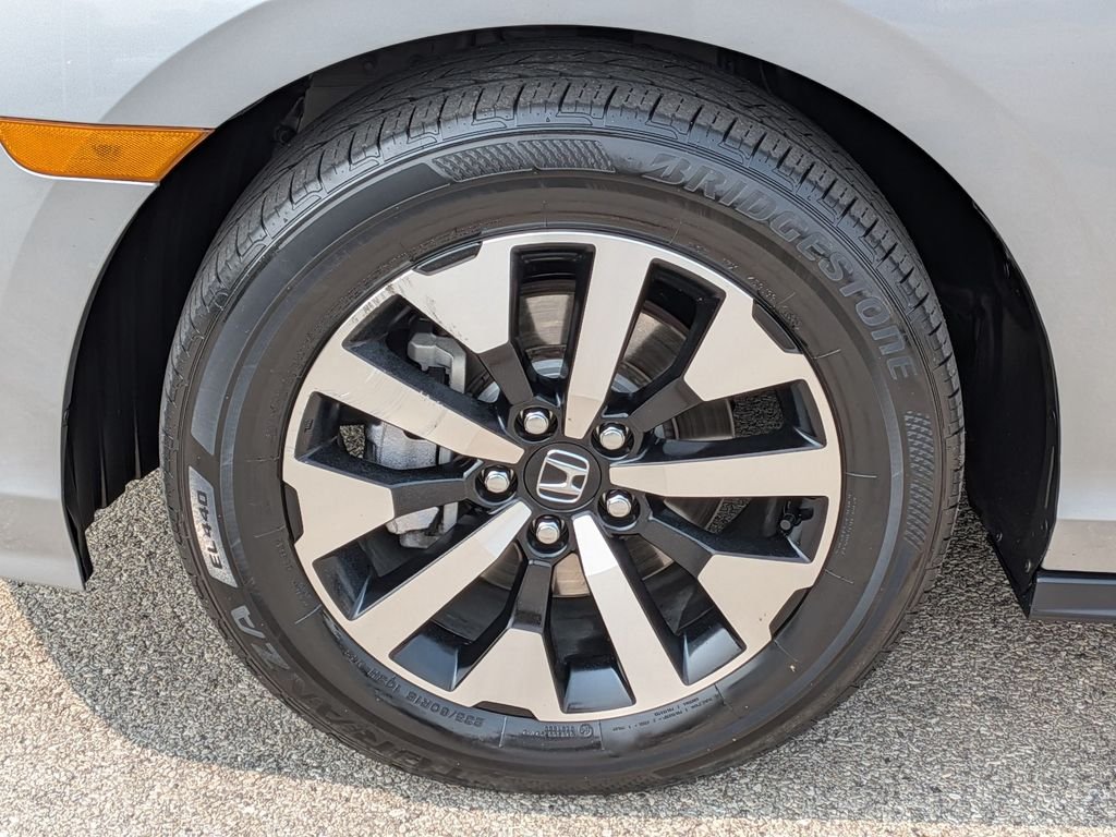 Used 2025 Silver Honda EX-L image 15
