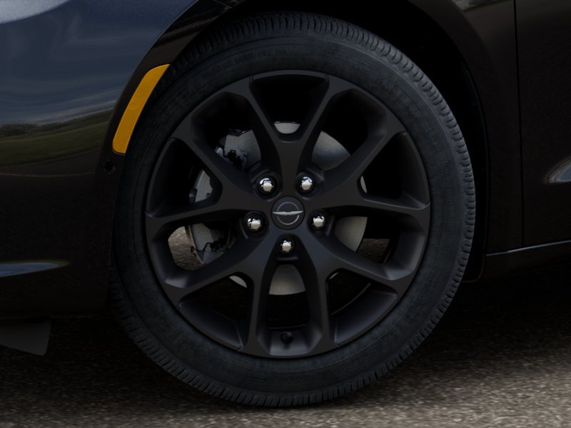 New 2026 Diamond Black Crystal Pearl-Coat Exterior Paint Chrysler Limited image 32