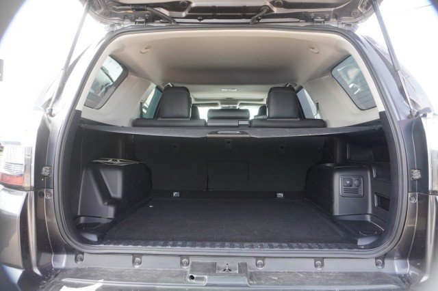 Used 2022  Toyota SR5 Premium image 9
