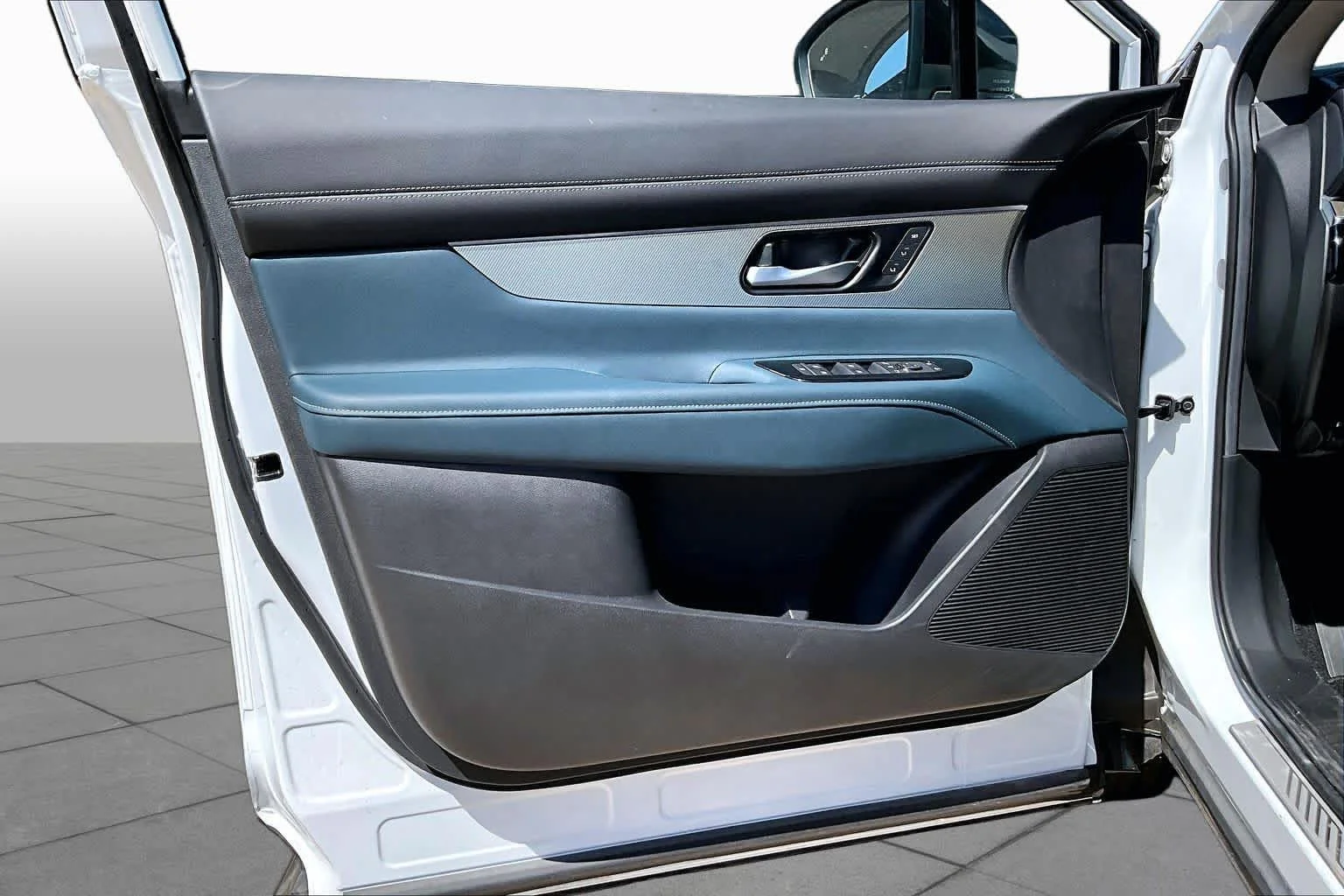 New 2026 Everest White Pearl Tricoat Nissan Platinum image 10