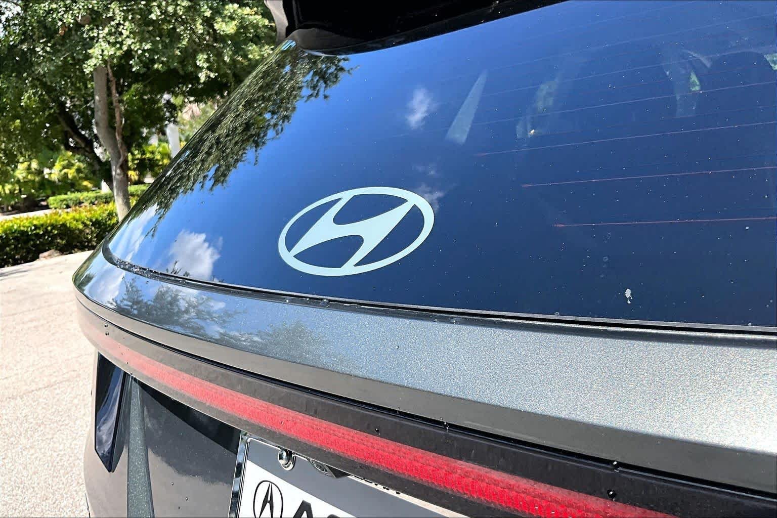 Used 2025 Amazon Gray Hyundai Limited image 31