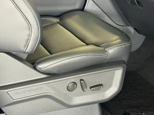 New 2027 Star White Metallic Tri-Coat Ford Platinum image 10