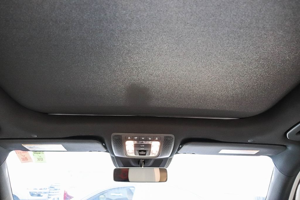 Used 2021 Polar White Mercedes-Benz GLB 250 image 18