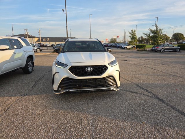 Used 2021 White Toyota XSE image 4