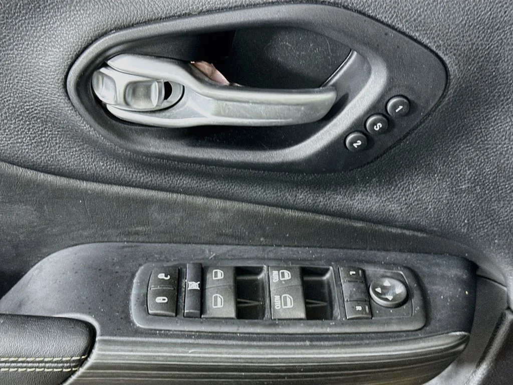 Used 2016 Gray Jeep Limited image 22