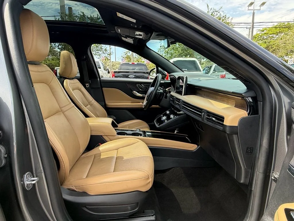 Used 2022 Gray Lincoln Reserve image 18