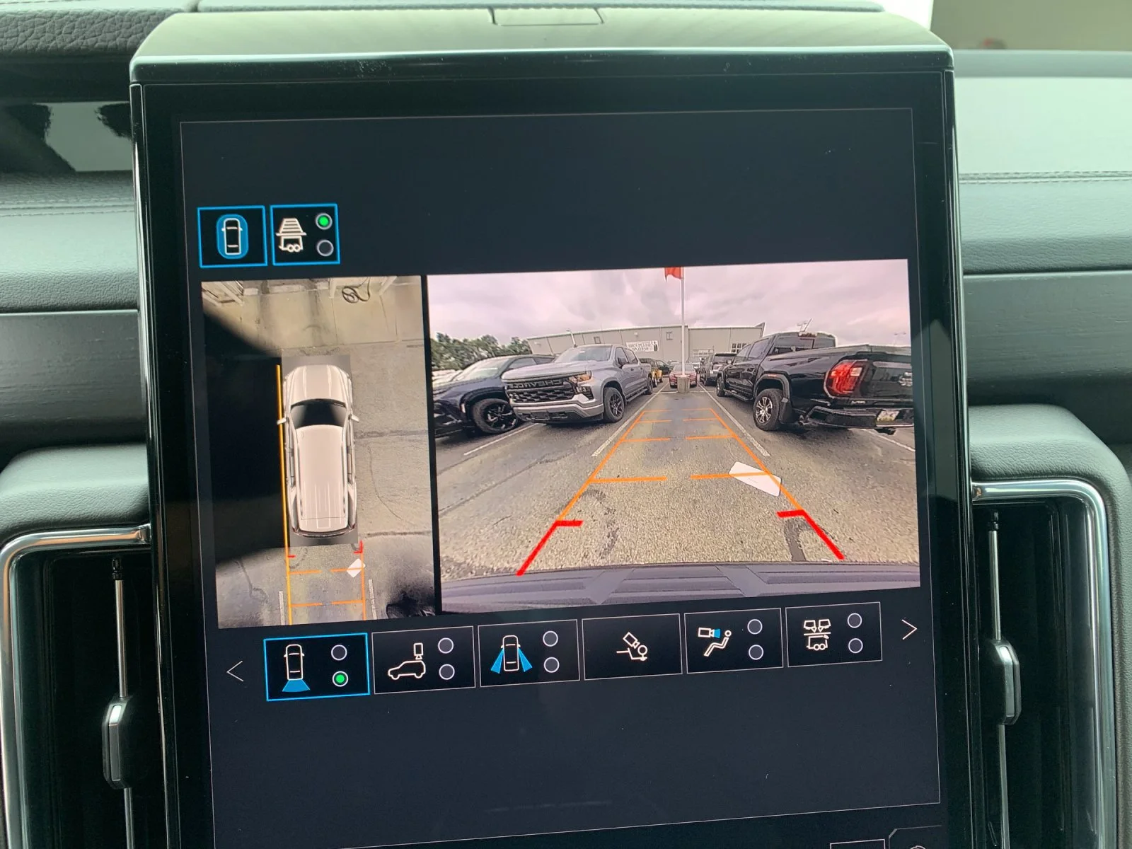 2026 GMC Yukon Denali - Photo 21
