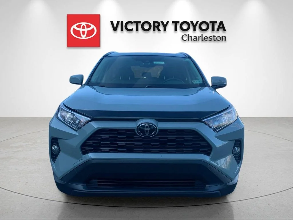 Used 2020  Toyota XLE Premium image 8
