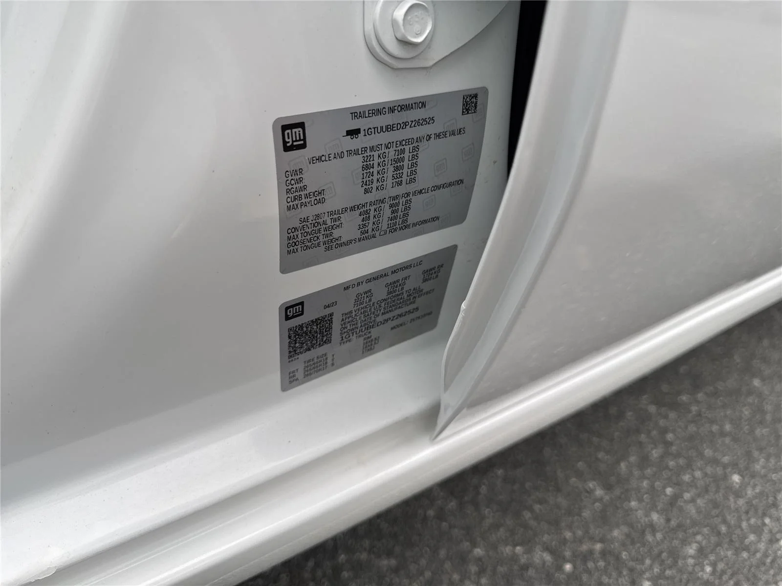 Used 2023 Summit White GMC SLE image 39