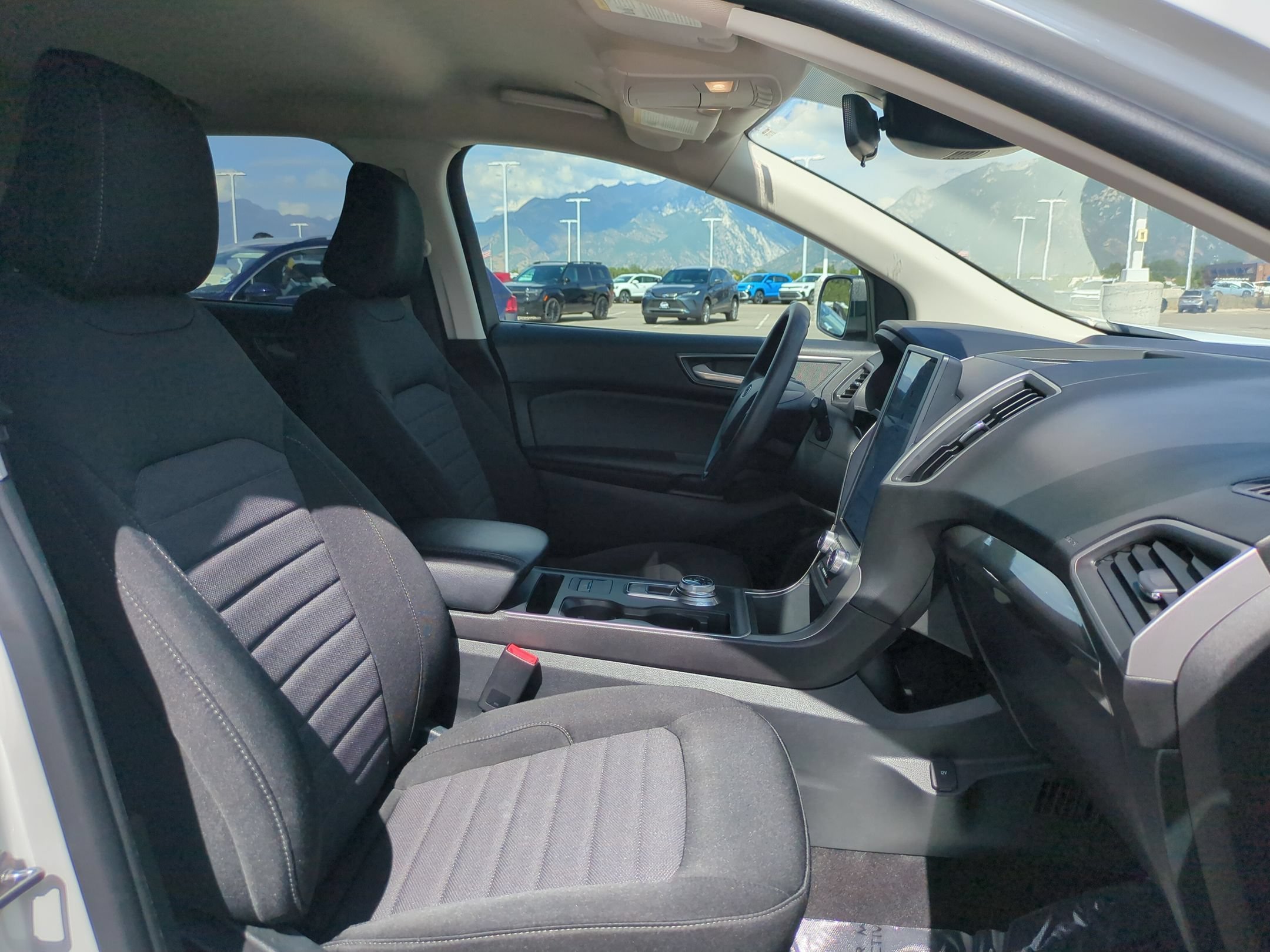 Used 2022 Oxford White Ford SE image 30