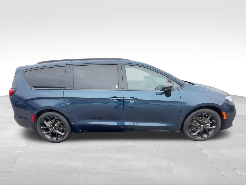 Used 2025 Blue Chrysler Limited image 9