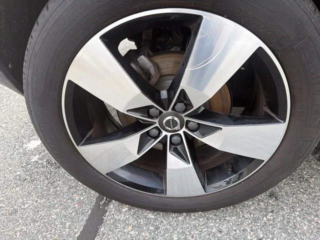 Used 2020 Black Volvo Momentum image 20
