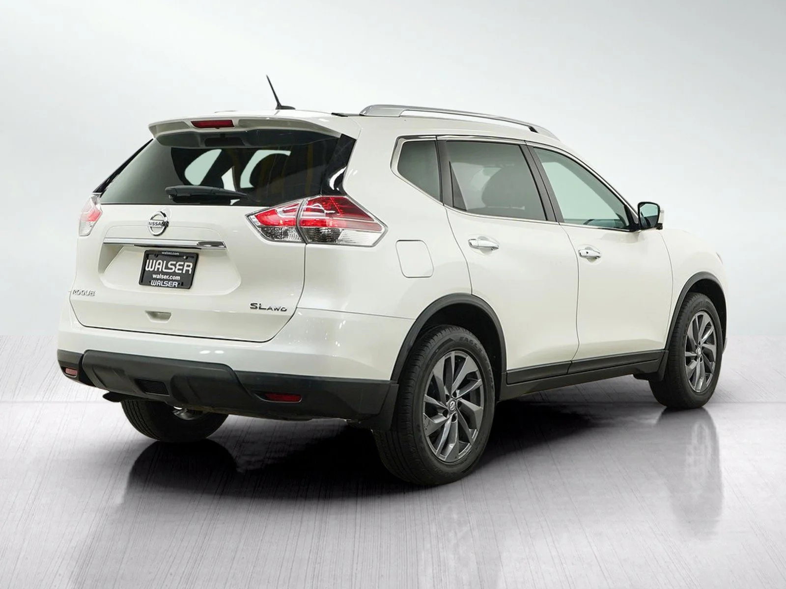 Used 2016 Pearl White Nissan SL image 5
