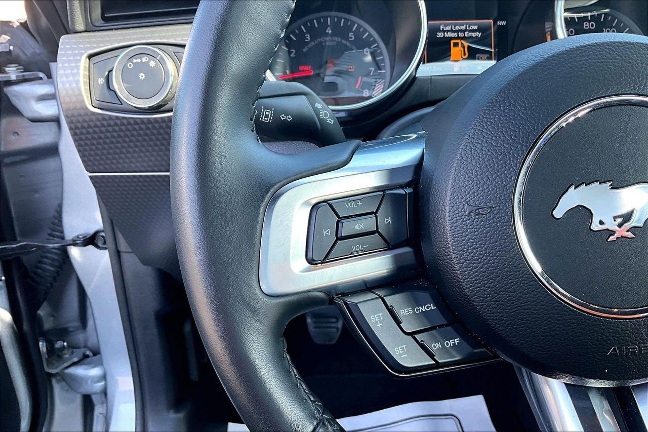 Used 2021 ICONIC SILVER Ford GT Fastback image 13