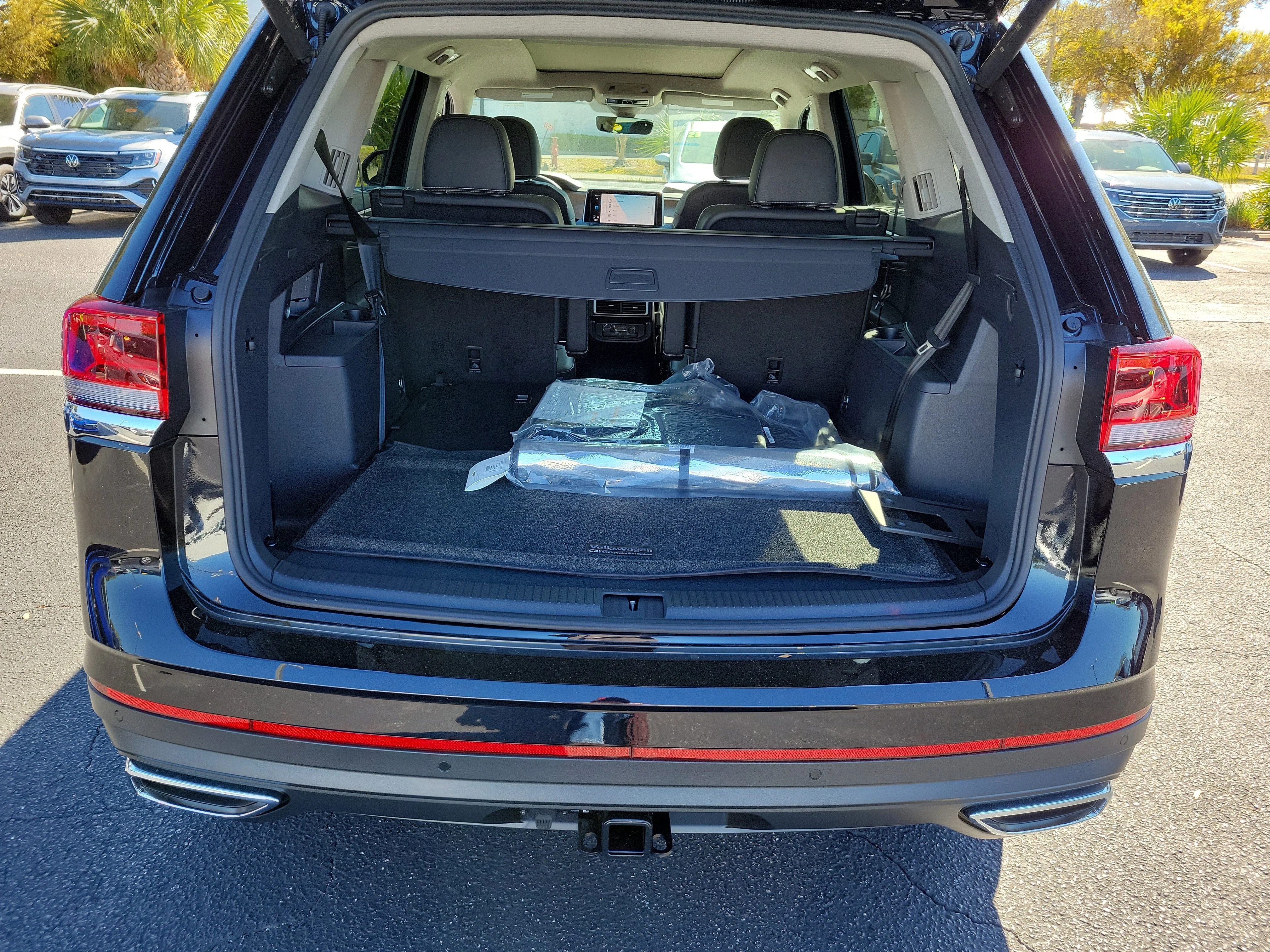 New 2026 Black Volkswagen SE w/Technology image 13