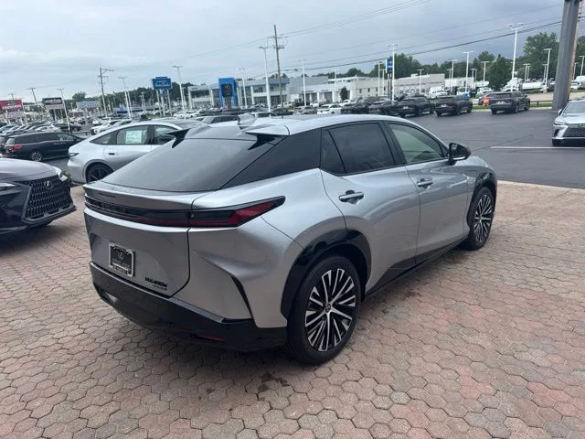 New 2026 Iridium Lexus 450e Premium image 7