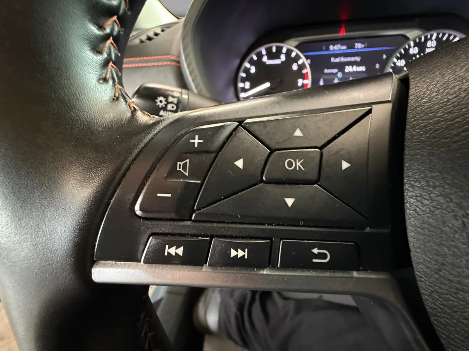 Used 2025 Atlantic Gray Metallic/Super Black Nissan SR image 19