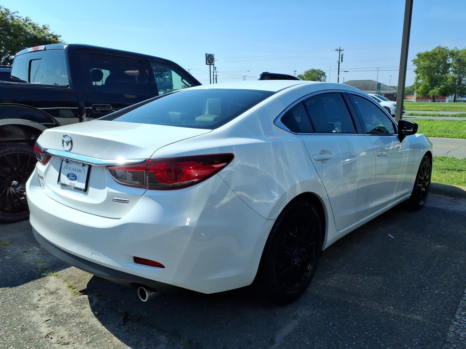 Used 2016 Snowflake White Pearl Mica Mazda i Touring image 6