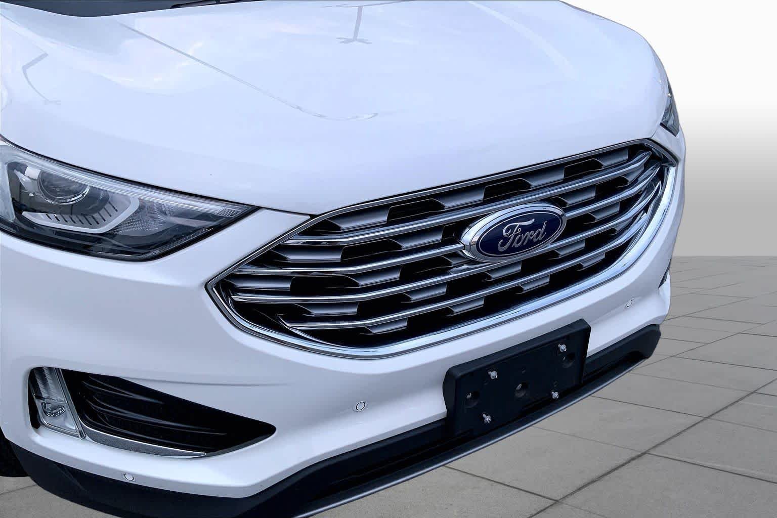 Used 2022 Star White Metallic Tri-Coat Ford Titanium image 29