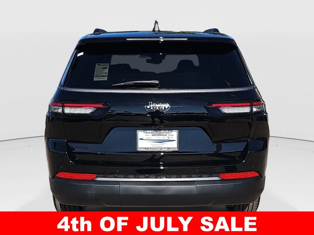 New 2026 Diamond Black Crystal Pearl-Coat Exterior Paint Jeep Limited image 4