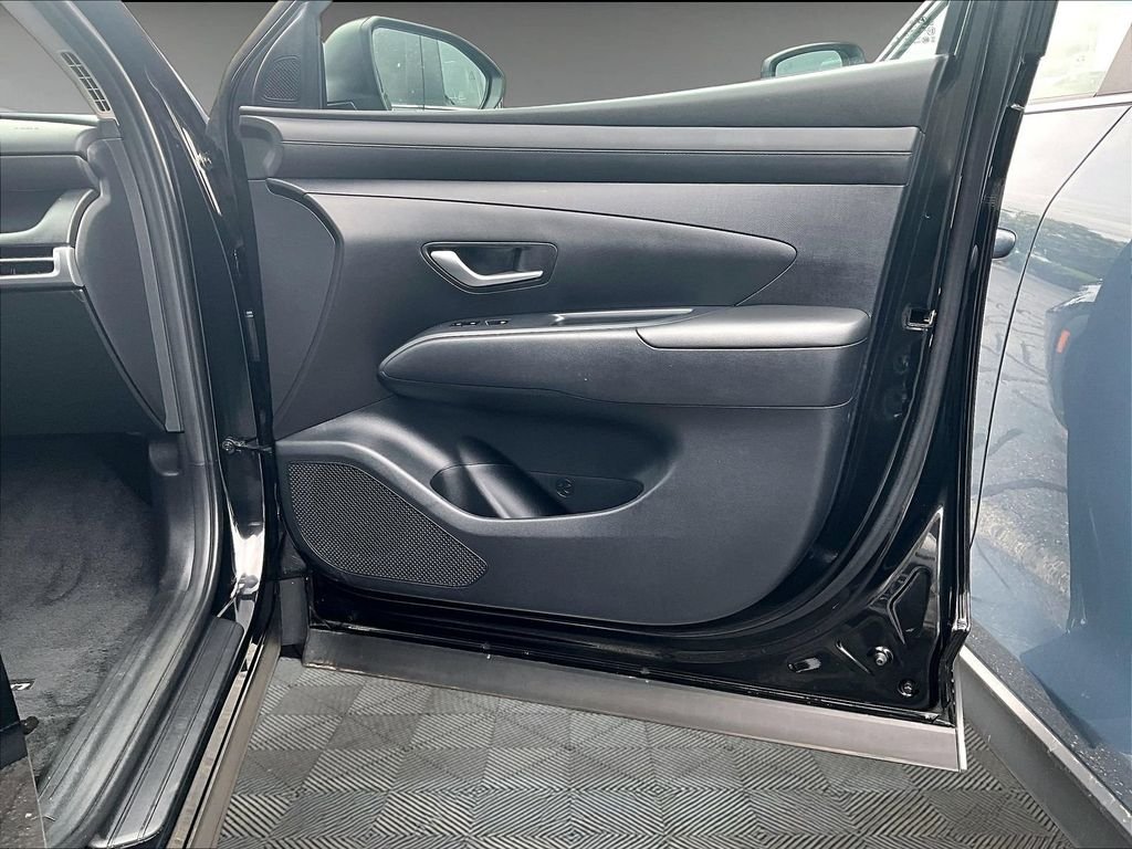 Used 2025 Phantom Black Hyundai SEL Convenience image 12