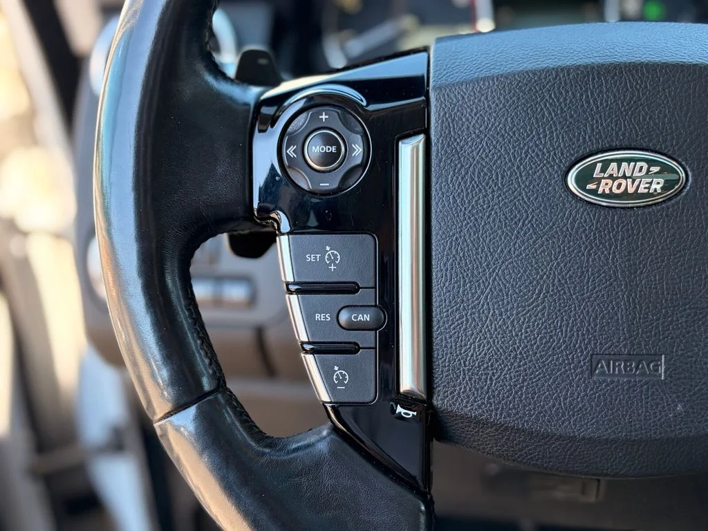 Used 2016 White Land Rover  image 30