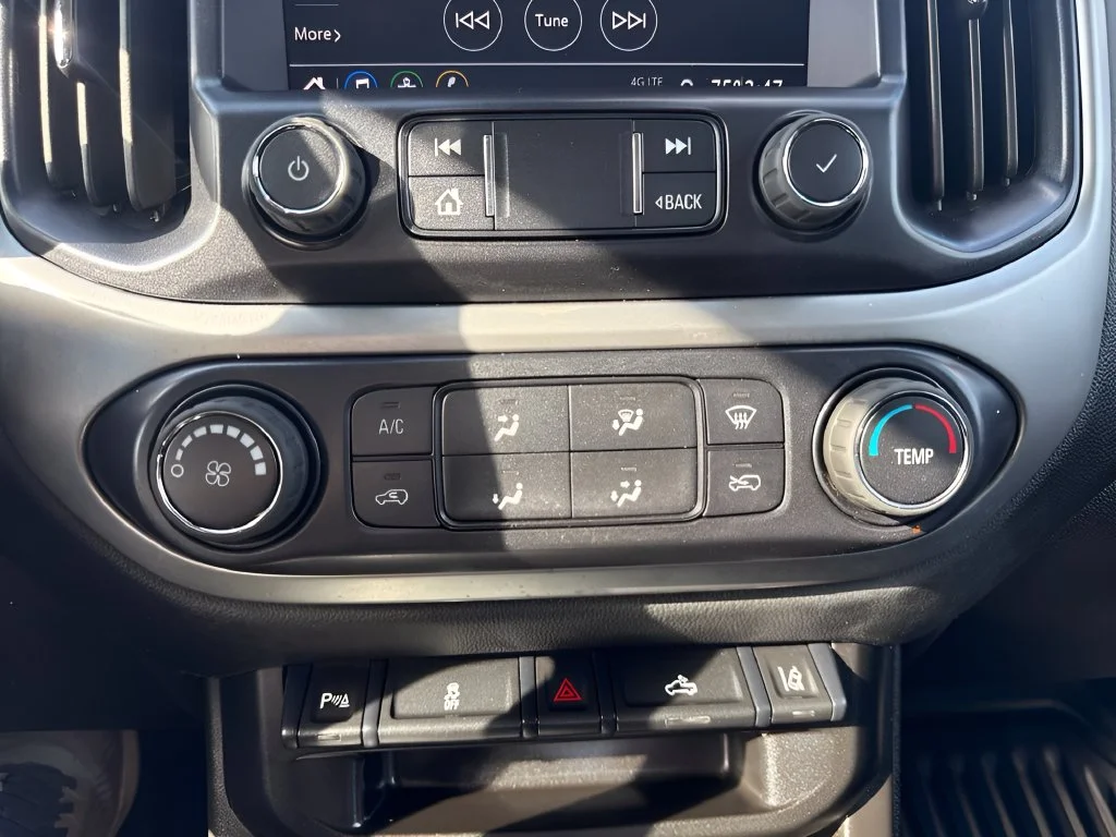 Used 2022 White Chevrolet LT image 18