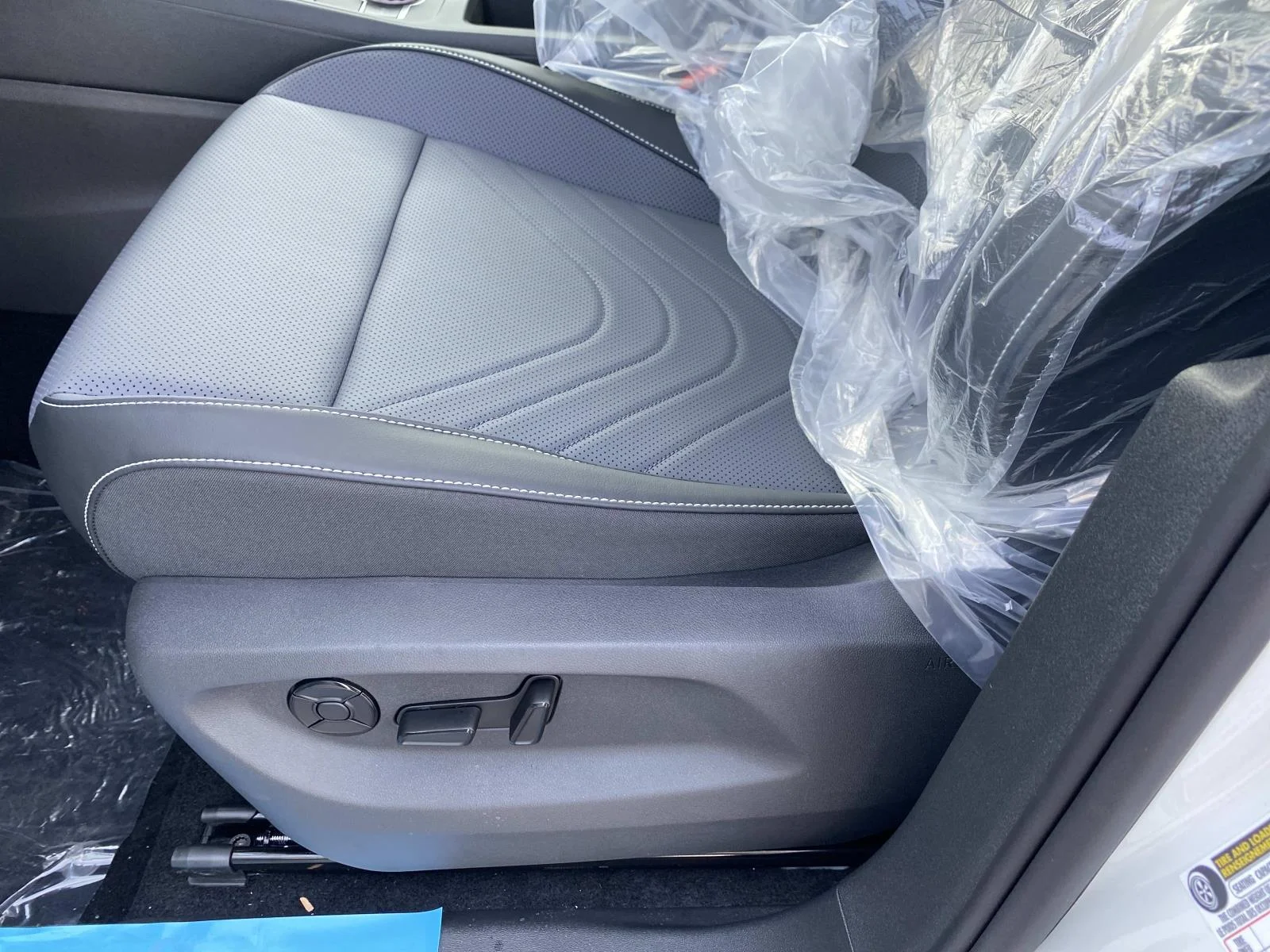 New 2026 Pure White Volkswagen SE 4MOTION image 9