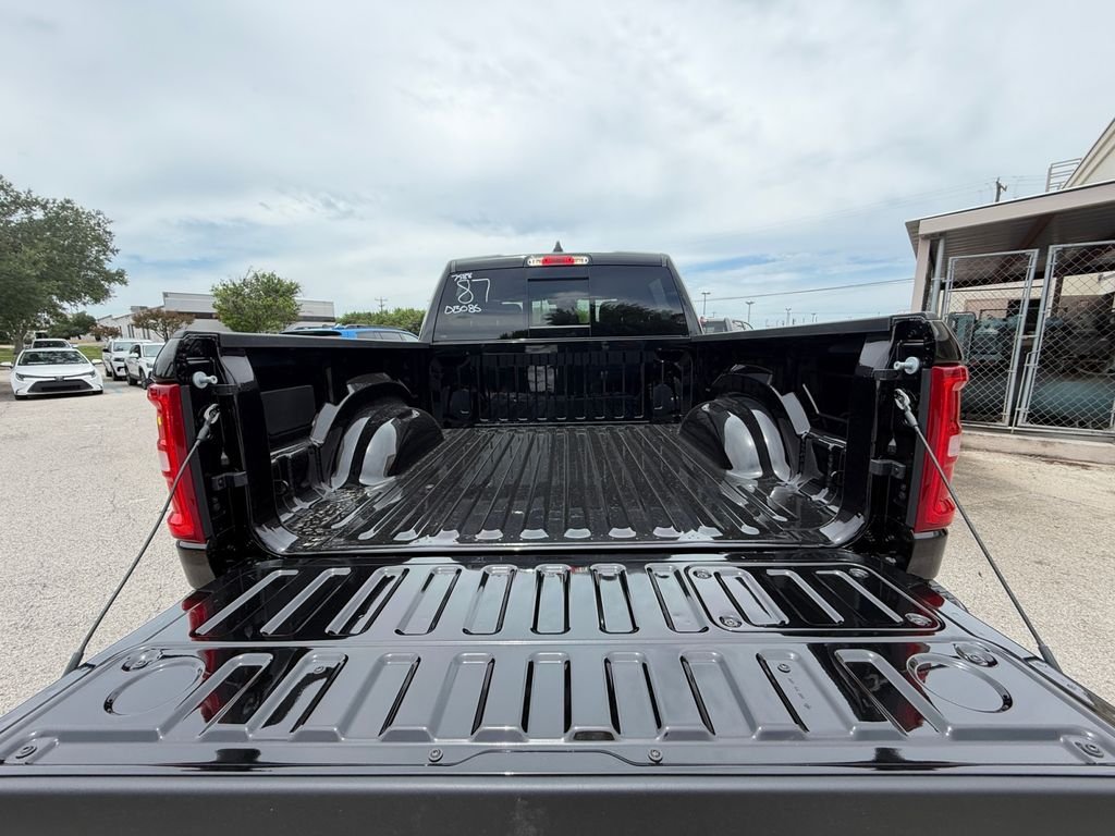 New 2026 Diamond Black Crystal Pearl-Coat Exterior Paint RAM Laramie image 19