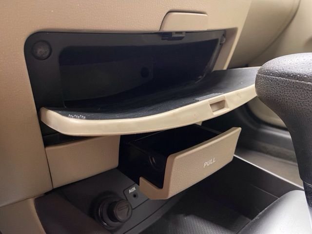 Used 2010 White Hyundai GLS image 28