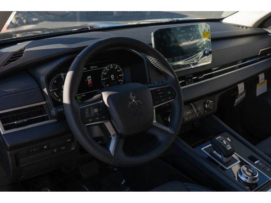2025 Mitsubishi Outlander Plug-in Hybrid SE - Photo 14