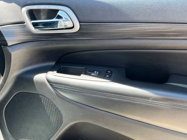 Used 2021 White Jeep Laredo X image 29