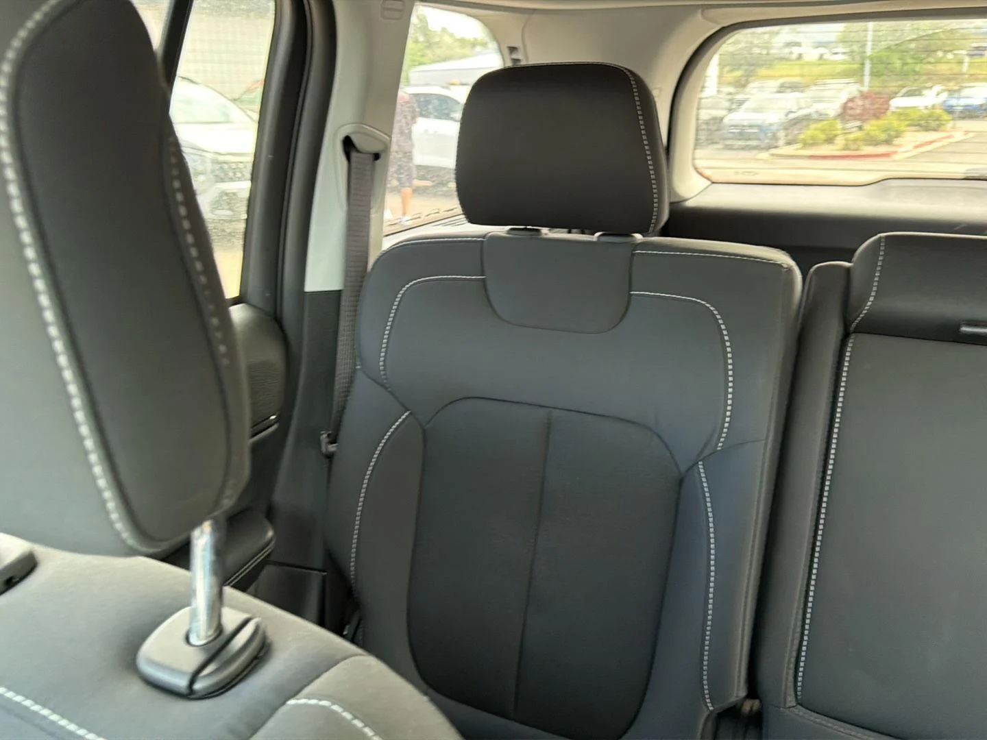 Used 2023 Diamond Black Crystal Pearlcoat Jeep Laredo image 16