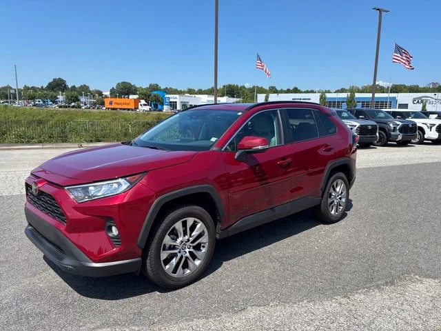 Used 2021 Red Toyota XLE Premium image 3