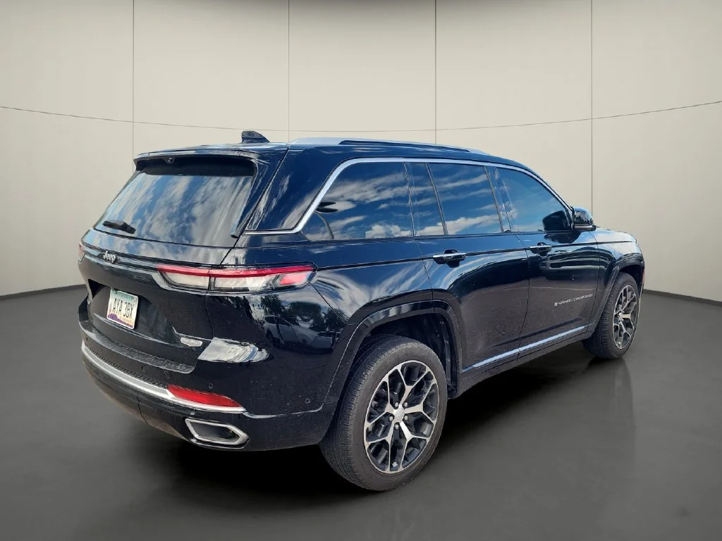 Used 2022 Black Jeep Summit Reserve image 7
