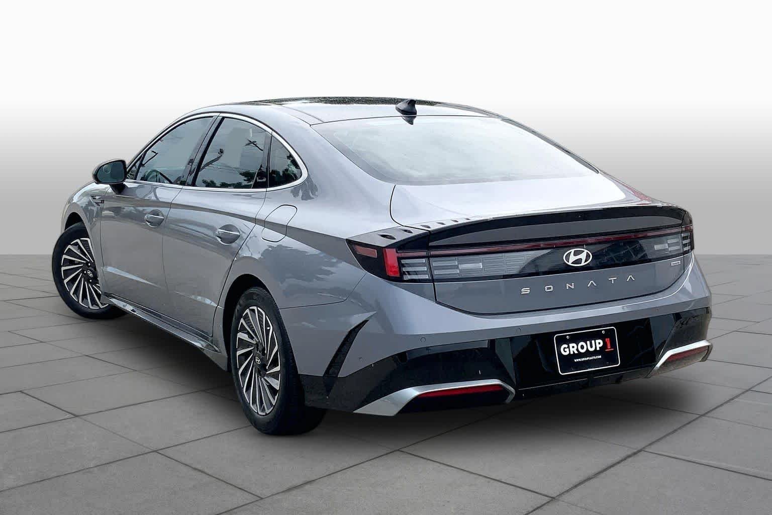 Used 2024 Transmission Blue Hyundai Limited image 11