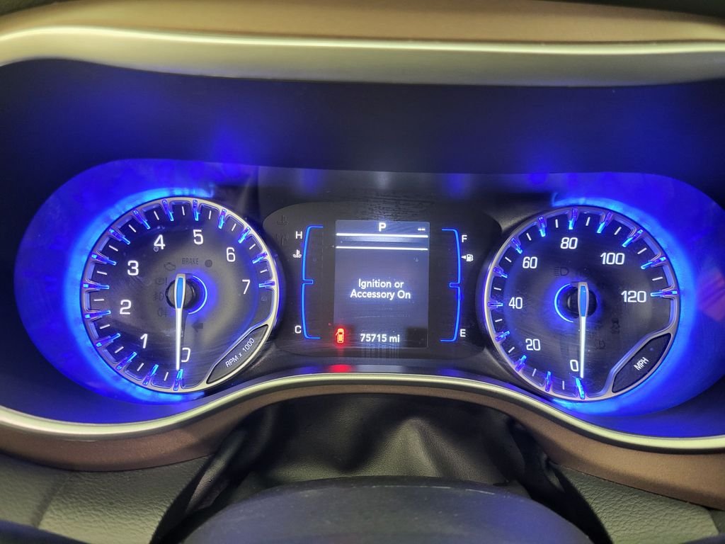 Used 2024 White Chrysler LX image 29