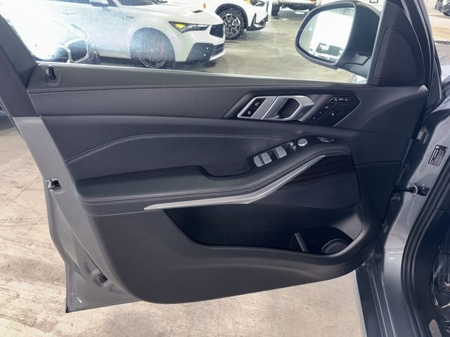 Used 2024 Skyscraper Grey Metallic BMW xDrive40i image 23