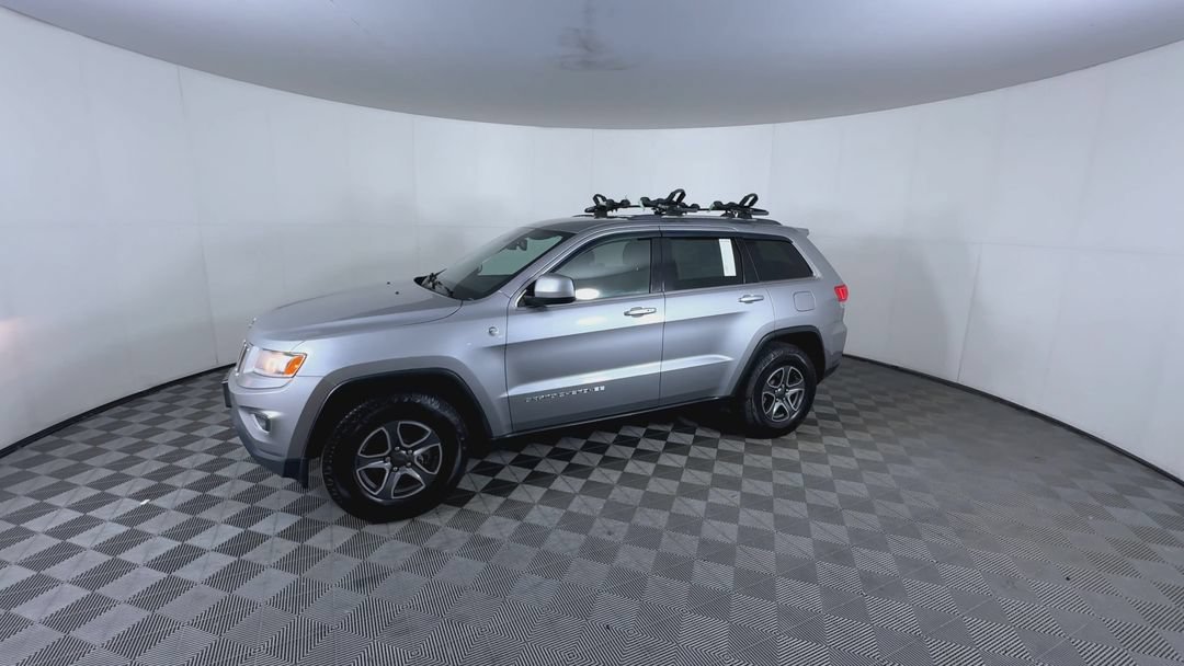 Used 2016 Billet Silver Clearcoat Metallic Jeep Laredo image 4