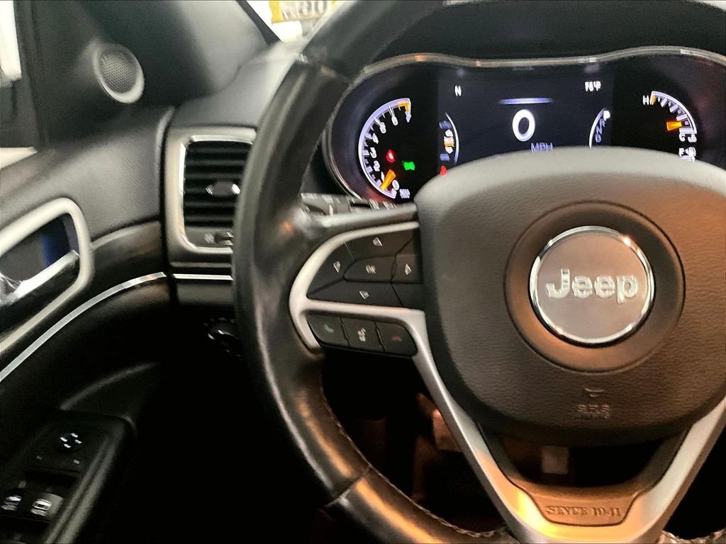 Used 2020 Velvet Red Pearlcoat Jeep Limited image 23